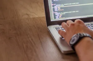 Actu Web & Tech 2025 : IA, SaaS tout-en-un, automatisation… les tendances qui transforment le digital